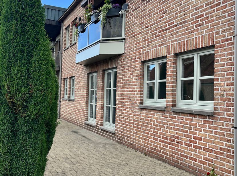 Gelieve enkel per mail te reageren!<br />
Dit gelijkvloers appartement is gelegen aan het Einderpad, op wandelafstand van winkels, scholen en openbaar