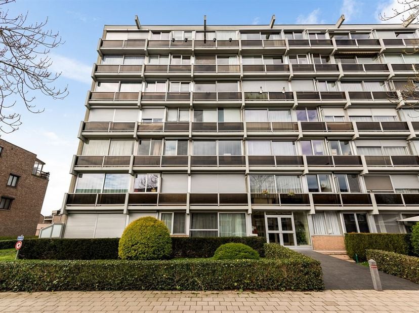 Appartement clé en main entre le centre de Schoten et le Vordenstein Park.<br />
Proche des commerces, des écoles et facilement accessible par les tra