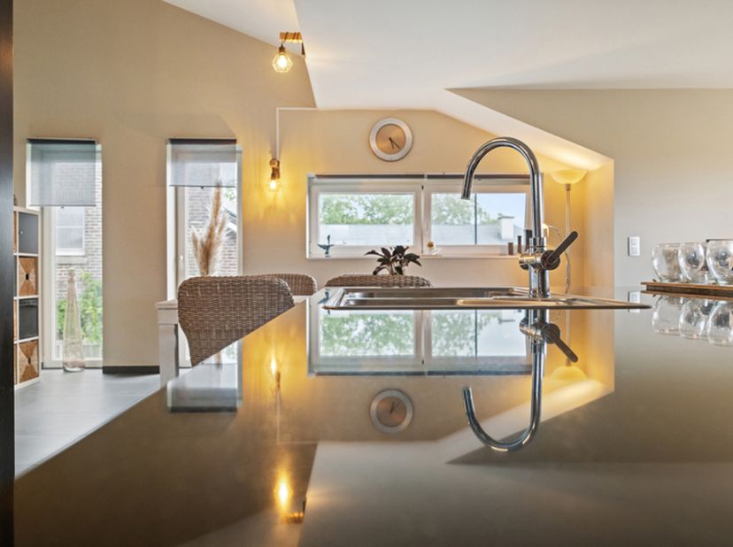 GENIET NU VAN DE NIEUWE PRIJSZETTING !!!! UNIEKE KANS !!!!! Energiezuinige villa met veel lichtinval, landelijk gelegen, en toch vlakbij dorpskern en