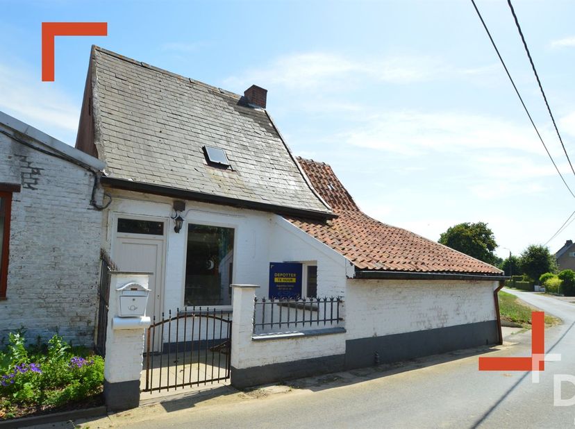 Knusse en praktische woning te huur nabij Watou. <br />
<br />
Vlakbij de Grote Markt van Watou vinden we in een rustige straat deze authentieke hal