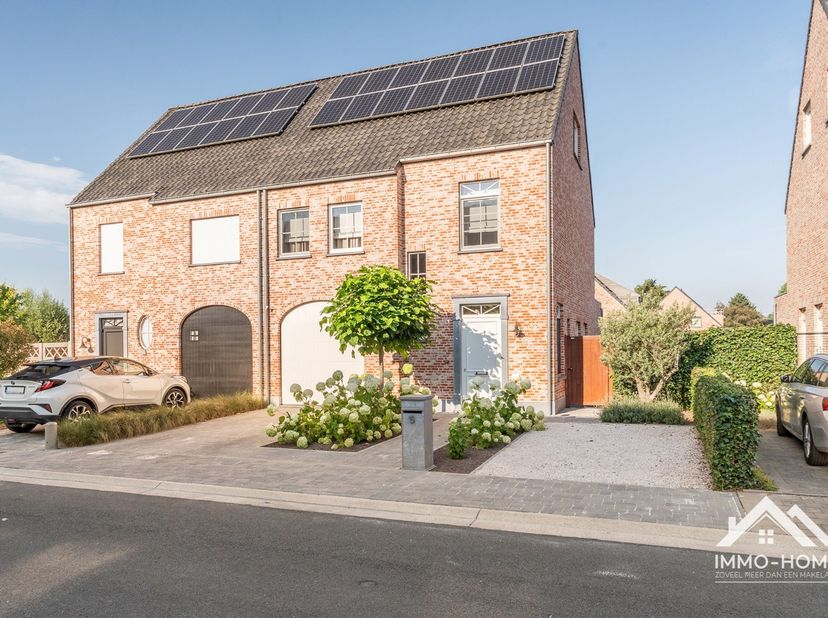 Huis te koop in Oscar Van Rumststraat 5,
                    9160 Lokeren