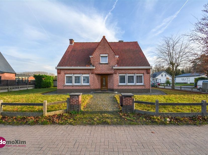 Charmante propriété bien située avec beaucoup de potentiel à Boortmeerbeek<br />
Cette spacieuse maison familiale est située à proximité du centre du