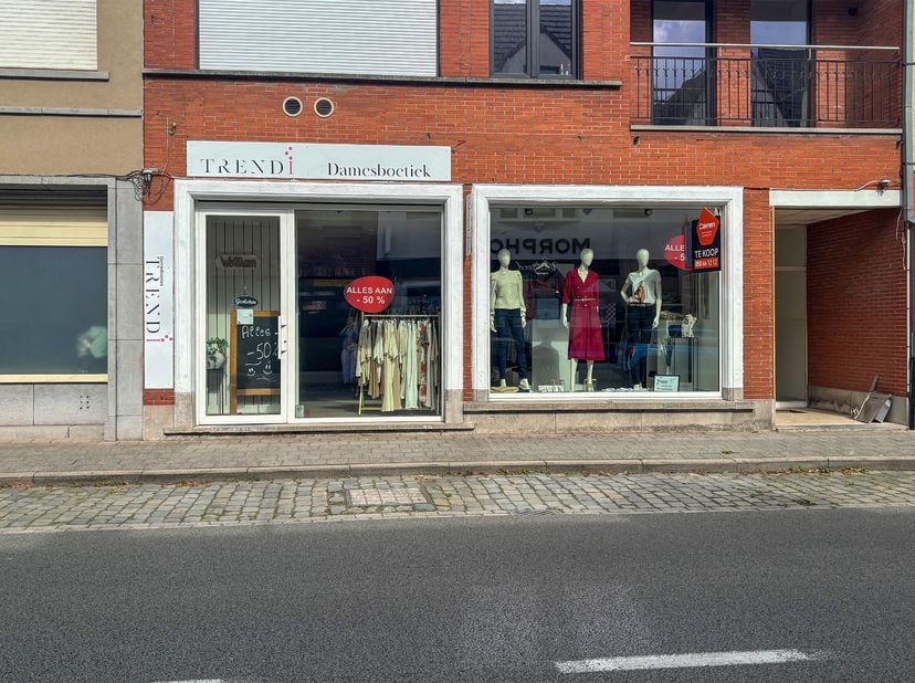 Bien professionnel à vendre à Sint-Elooisstraat 11,
                    8020 Ruddervoorde