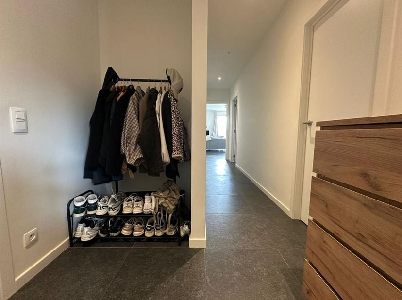 Appartement spacieux et prêt à l'emploi de 2 chambres à coucher près du centre d'Olen<br />
Situation :<br />
Cet appartement récent bénéficie d'un ex