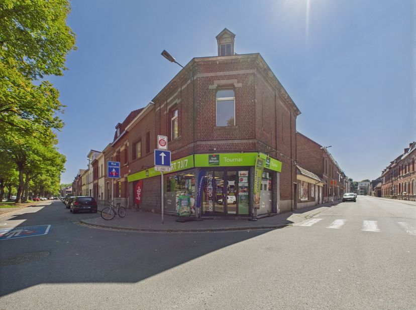 !!! FONDS DE COMMERCE !!!<br />
Vous cherchez à reprendre une activité commerciale proche du centre-ville de Tournai ?<br />
Découvrez ce supermarché