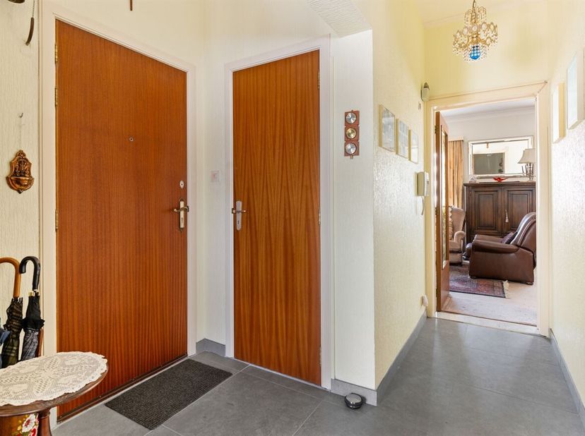 Ruim appartement met 2 slaapkamers, garagebox en topligging in het centrum van Genk<br />
Op zoek naar een ruim appartement op een uitstekende locatie