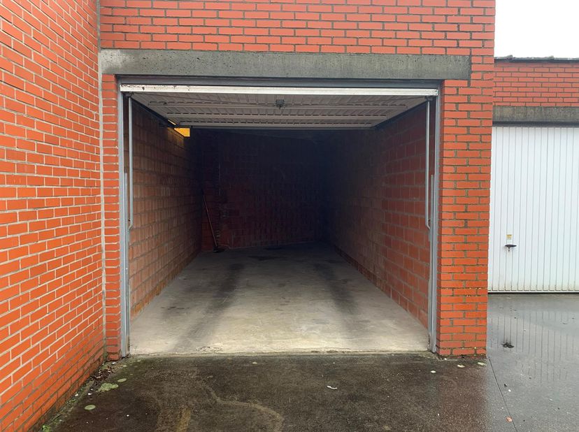 Garage te huur in Stationsstraat 176,
                    2845 Niel