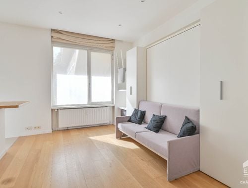                                         Espace de bureaux à vendre à Uccle, € 140.000
