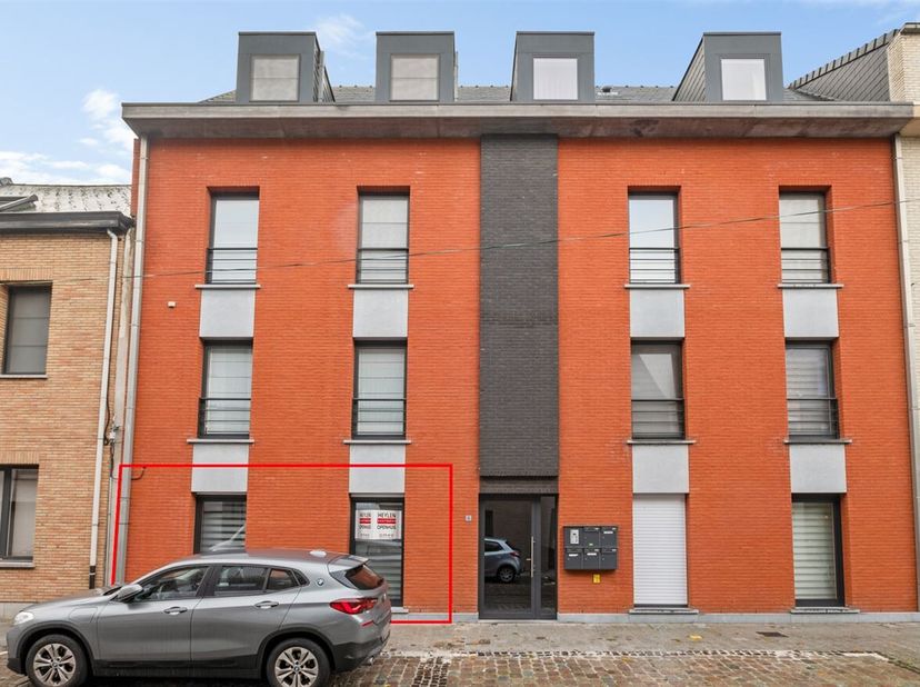 TE HUUR: Modern 2-slaapkamerappartement in het hart van Wommelgem<br />
Ligging<br />
Gelegen in een aangename en vlot bereikbare buurt van Wommelgem,