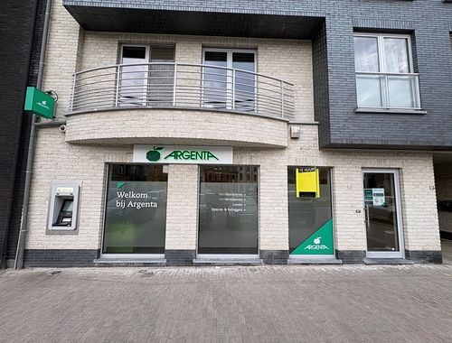                                         Rez-de-chaussée commercial à louer à Onze-Lieve-Vrouw-Waver, € 2.450
