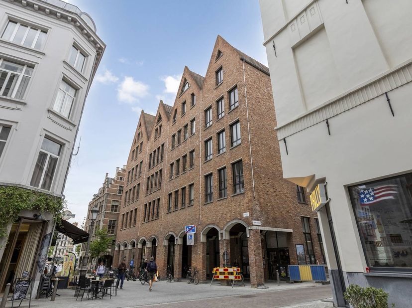Het op te frissen appartement heeft een bewoonbare oppervlakte van 86 m² en bevindt zich aan de Wisselstraat, dit is een stille autoluwe straat in een