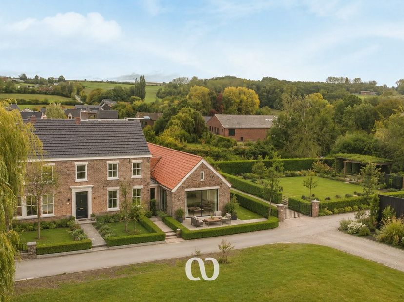 Ben je op zoek naar een karaktervolle woning dat je nog volledig naar eigen smaak kan renoveren of een bouwgrond (maximaal 2 open bebouwingen aan 6% B