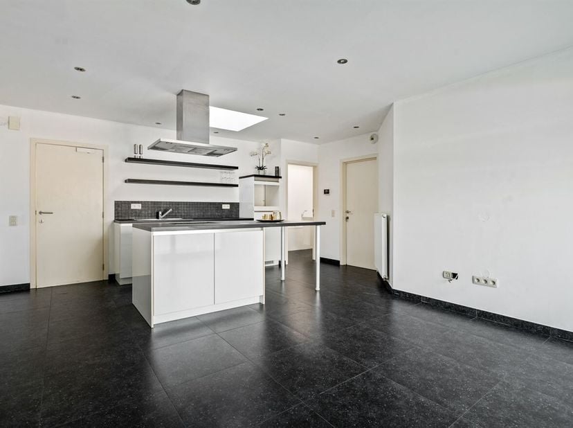 Journée portes ouvertes le samedi 14 mars de 11h à 12h<br />
Situation : Cet appartement agréable et lumineux est situé dans un endroit facilement acc