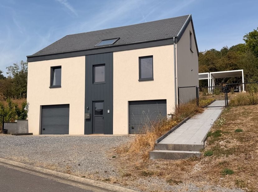 Barvaux (Durbuy) : Cette belle maison 4 façades située dans un quartier calme et proche des commodités est prête à accueillir votre famille. Idéale co