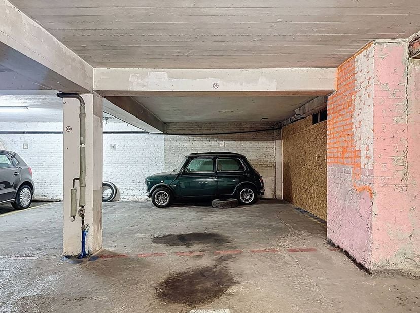 Garage te koop in Sint-Bernardsesteenweg 240,
                    2020 Antwerpen