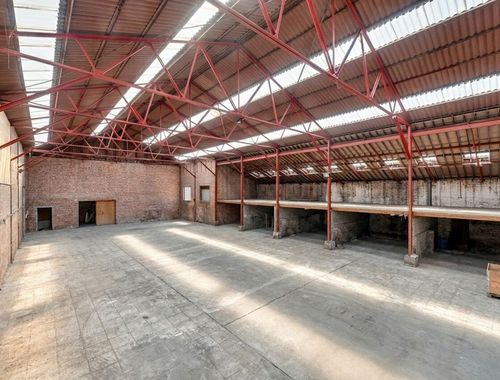                                         Entrepôt à louer à Wevelgem, € 1.750
