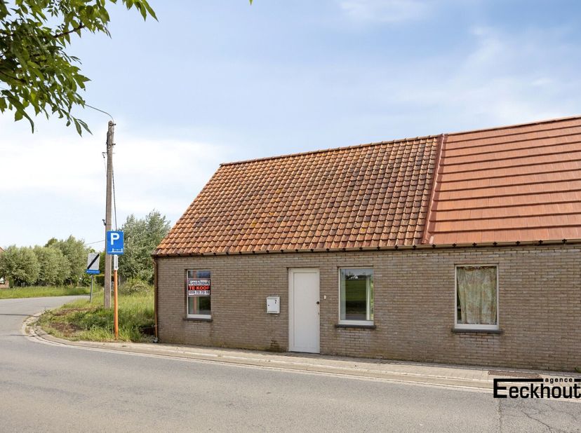 Deze gezellige woning bevindt zich in Zevekote, een rustig en landelijk dorpdeel van Gistel, gekenmerkt door zijn groene omgeving, open velden en geze