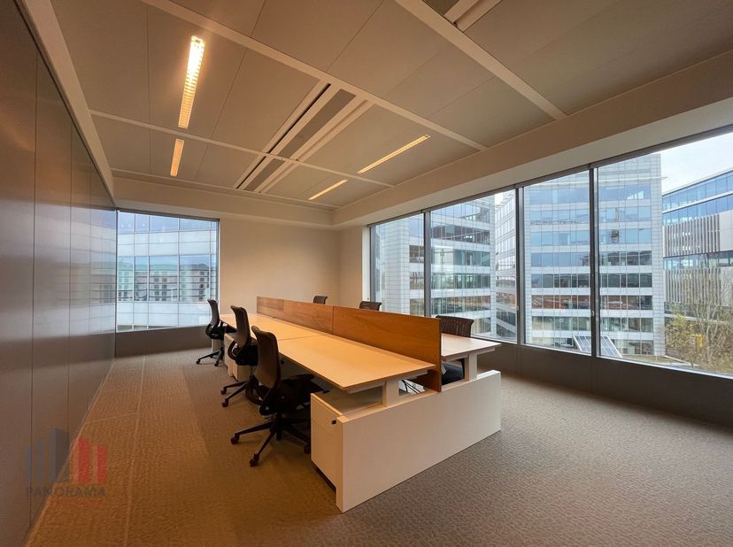 Kwalitatieve kantoren van 1.057 m² te huur. Ook andere oppervlaktes mogelijk van 500 m² tot 6.027 m². De kantoren maken deel uit van Airport Plaza Cam