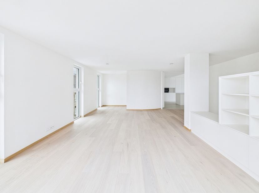 Penthouse 3 chambres situé à proximité de la Gare et du centre-ville.<br />
Caractéristiques générales :   Hall d'entrée, spacieux séjour comprenant s