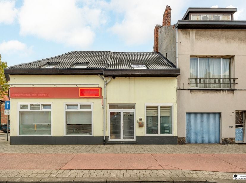 Huis te koop in ,
                    2170 Merksem