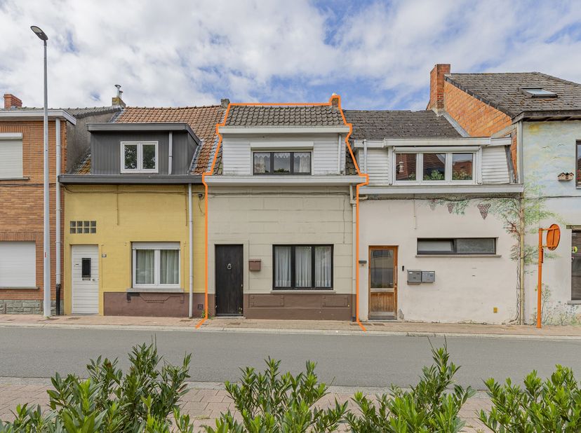 EERSTE BEZOEKDAG ZATERDAG 04/07 VAN 10U TOT 13U (enkel op afspraak)<br />
WETTEREN - Deze proper onderhouden woning is gelegen nabij het centrum van W
