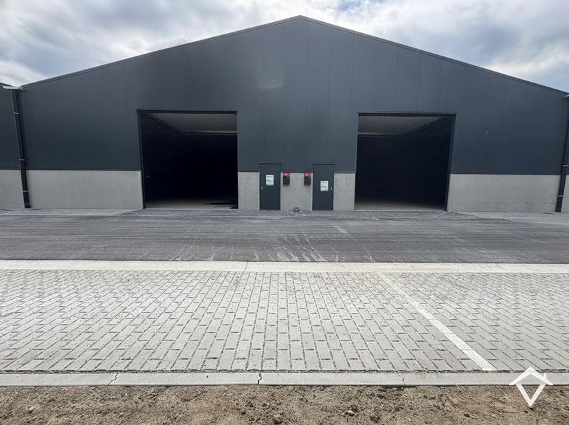 Op zoek naar een slimme investering of een nieuwe locatie voor je onderneming? <br />
Ontdek deze gloednieuwe KMO-units in Werken (Kortemark), strateg