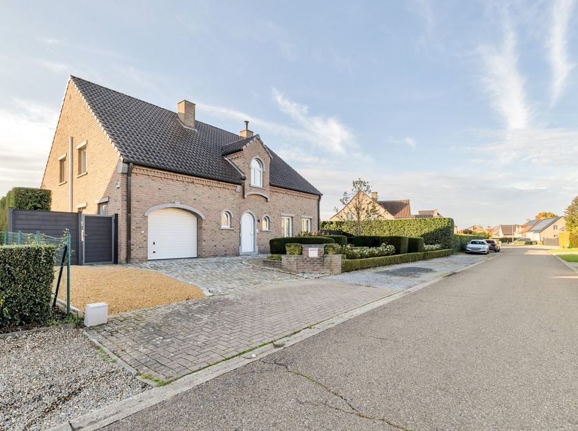 Huis te koop in O.L. Vrouwestraat 7,
                    3620 Veldwezelt