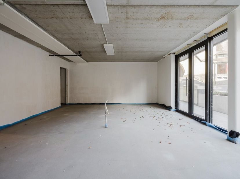 Lichtrijk handelspand&amp;nbsp;6% BTW mogelijk.<br />
<br />
Residentie&amp;nbsp;Sint-Amandus&amp;nbsp;biedt modern en comfortabel wonen op een toplocatie in het&amp;