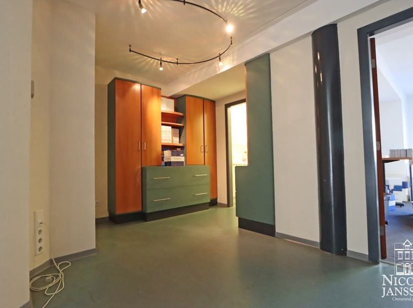 Bien professionnel à vendre
                    à 3680 Maaseik