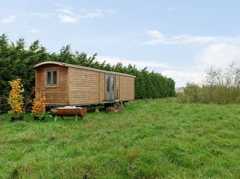 landbouwgrond (9.450m²) biedt tal van mogelijkheden op toplocatie te Kontich! <br />
Ligging: Landelijk en groen gelegen op toplocatie te Kontich nabi