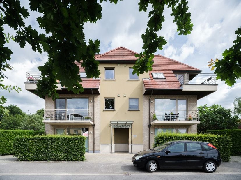 Dans la résidence calme De Klavers à Drongen, vous trouverez cet appartement de plain-pied bien entretenu avec une vue verdoyante surprenante.<br />
D