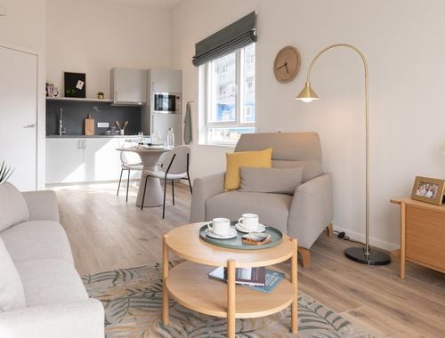                                         Appartement te huur in Court-Saint-Etienne, € 1.800

