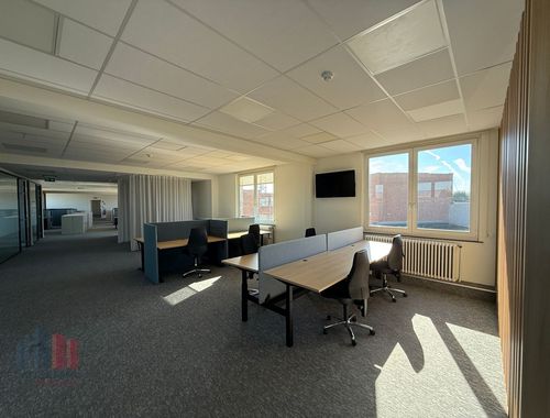                                         Bureaux à louer à Sint-Niklaas, € 5.333
