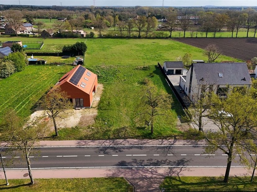 Exclusief wonen in een stijlvolle pastoriewoning te Lommel <br />
Omgeving<br />
·Rustige en groene residentiële ligging <br />
·Nabij bossen, fiets-