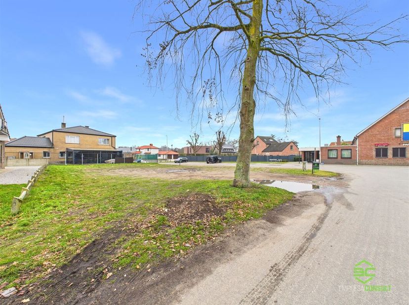 In de rustige Heikensstraat te Zonhoven bevindt zich dit perceel bouwgrond van 5a 06ca, geschikt voor het realiseren van een open bebouwing.<br />
Het