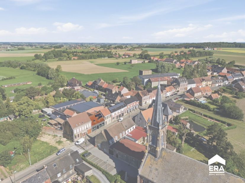 TE KOOP: Praktische woning met tuin en 3 slaapkamers Deze woning biedt een praktische indeling, veel lichtinval en een aangename tuin. Ideaal voor wie