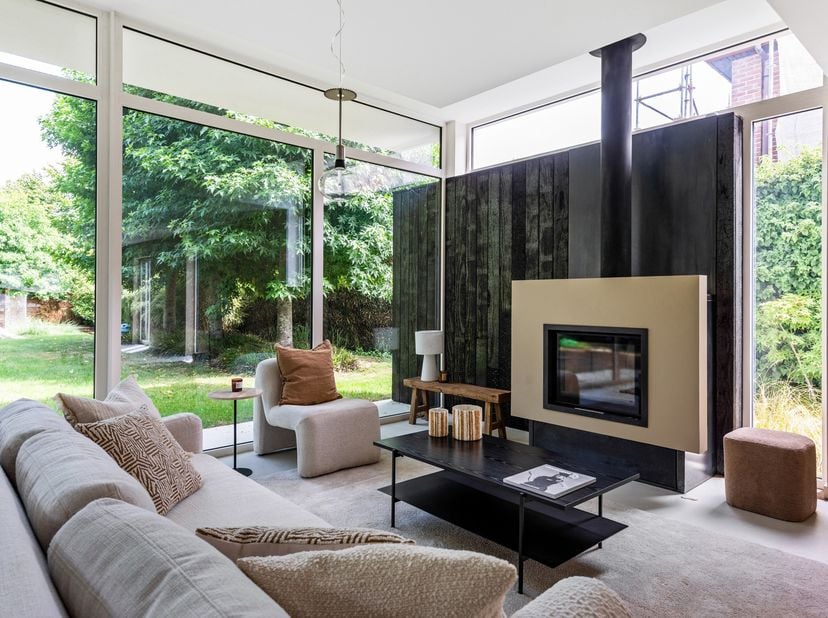 Luxueus energetisch gerenoveerde woning met verwarmd zwembad op toplocatie in Lint<br />
Deze high-end vernieuwde woning combineert hedendaags wooncom