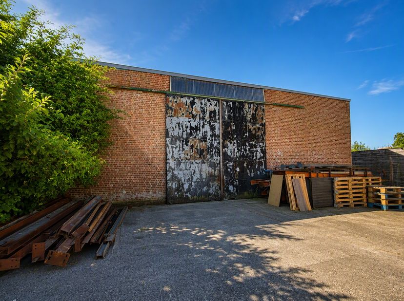 Bien professionnel à vendre
                    à 8791 Beveren-Leie