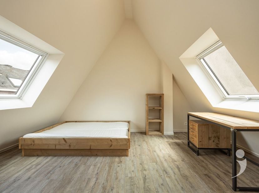 Recent vernieuwde kamer.<br />
<br />
Deze kwalitatieve studentenkamer, gelegen op dé winkelwandelstraat van Leuven, is volledig in nieuwbouwstaat.<