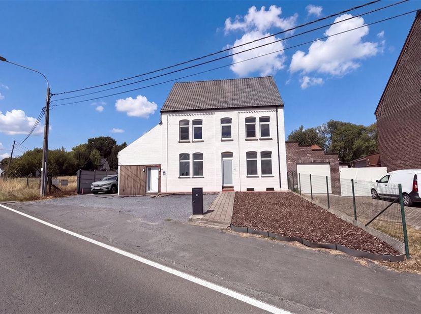 Maison familiale prête à emménager avec 3 chambres, grand grenier et parking à BrakelMaison bien entretenue et prête à emménager avec 3 chambres, bure
