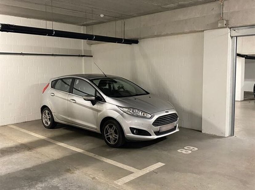 Ondergrondse parkeerplaats gelegen in het centrum van Boortmeerbeek<br />
Deze ondergrondse parkeerplaats is gelegen in het centrum van Boortmeerbeek,