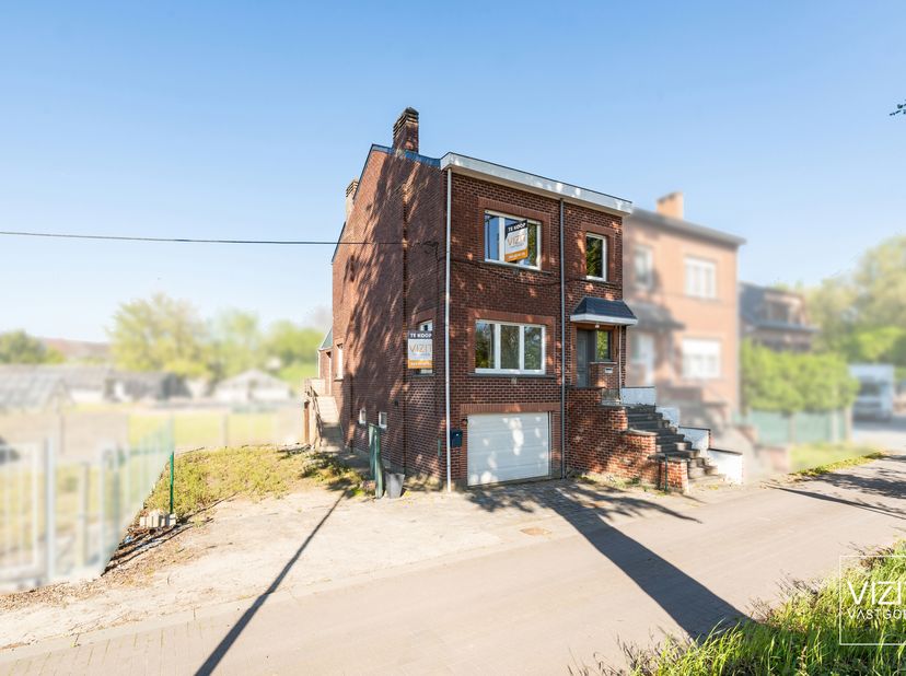 Cette maison confortable est située en périphérie de Ninove, dans une rue calme et sans issue. Elle a été récemment rafraîchie, notamment avec une toi
