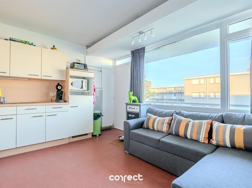 Zijn uitstekende rustige ligging op amper 15min wandelen van het strand en de zee, heeft dit appartement sowieso troef! <br />
Het appartement bevindt