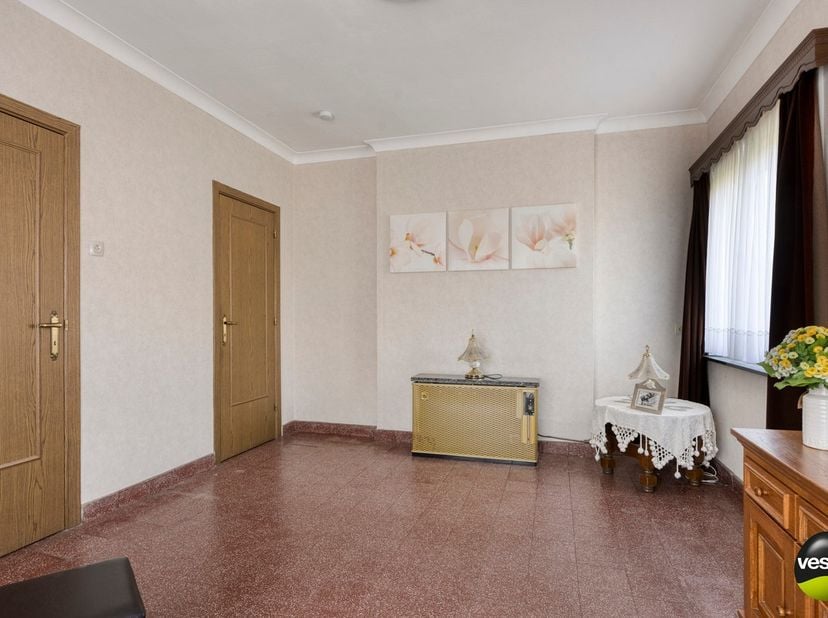 Deze te renoveren woning bevindt zich aan de André Dumontstraat 22 in Hasselt, op een residentiële en erg praktische ligging in de gegeerde Banneuxwij