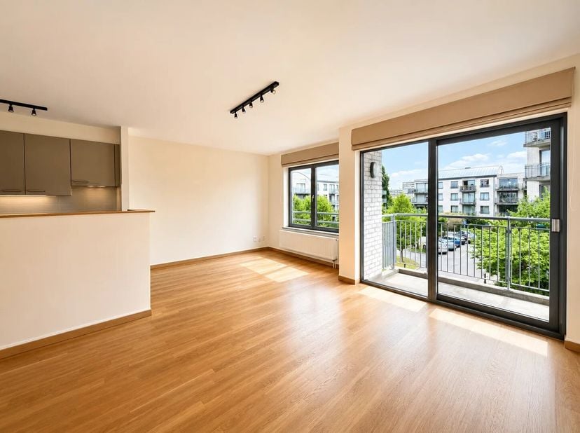 Victoire Junot vous propose, idéalement situé à Auderghem entre Saint-Julien et La Chasse, ce ravissant appartement de ± 80 m² habitables, situé au 2
