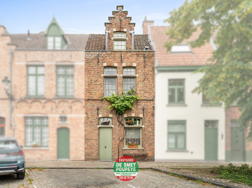 Deze gezellige stadswoning met karakter is gelegen in de Sint-Clarastraat, in het historische hart van Brugge. Dankzij de centrale ligging bevinden de