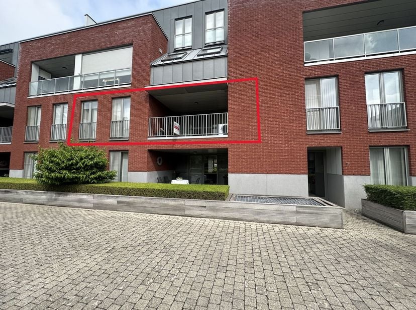 Ruim 2-slaapkamerappartement met groot terras en autostaanplaats <br />
Op een rustige en aangename locatie in Olen bevindt zich dit ruime appartemen