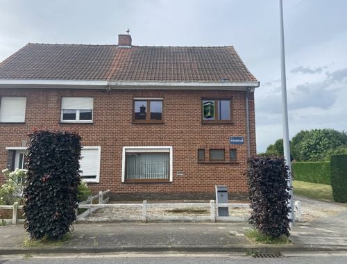                                         Maison à vendre à Sint-Eloois-Vijve, € 249.000
