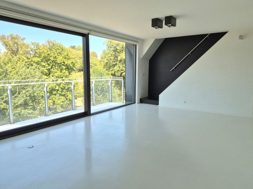 Modern en instapklaar 2-slaapkamer appartement met open zicht op het park van De Panne te koop.<br />
Dit zon gericht duplex appartement is centraal g