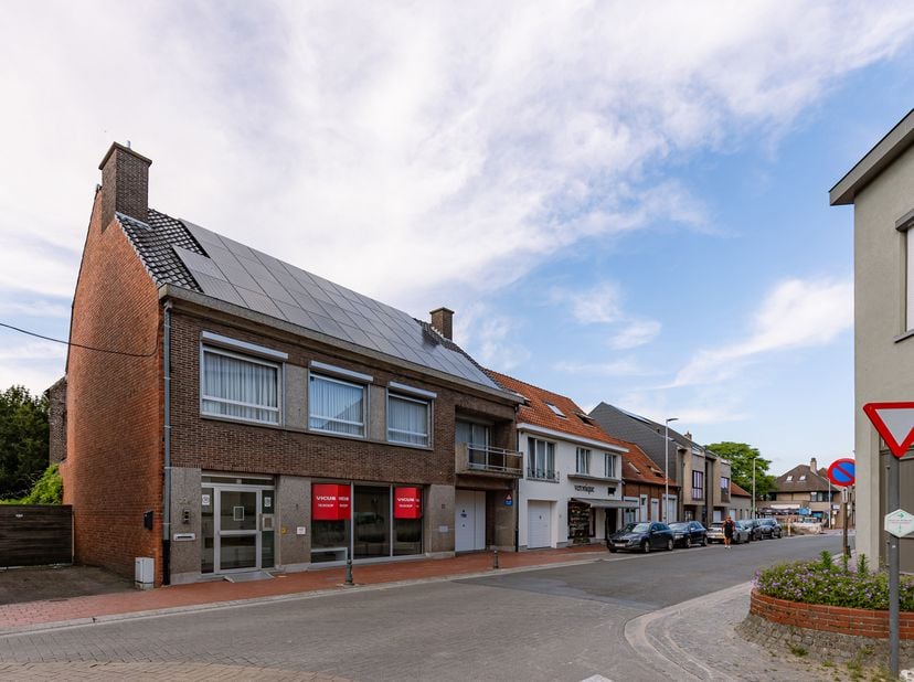 Bent u op zoek naar een ruime en energiezuinige handelsruimte op een vlot bereikbare locatie? Dan is deze commerciële eigendom aan de Opperstraat in M